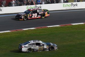 Erik Jones, Joe Gibbs Racing, Toyota Camry Reser's, Aric Almirola, Stewart-Haas Racing, Ford Fusion Smithfield