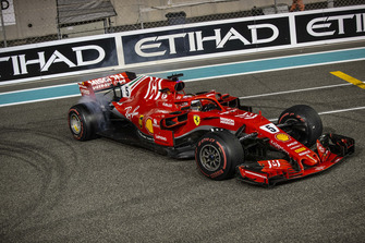 Sebastian Vettel, Ferrari SF71H donuts at the end of the race