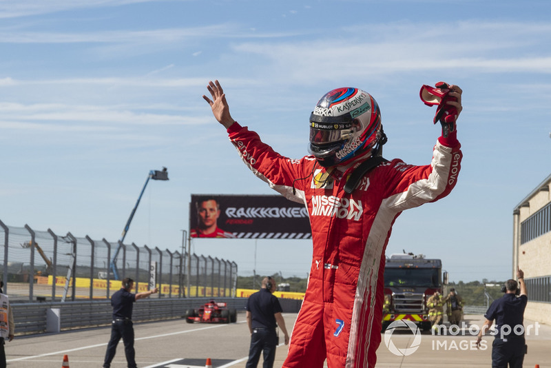 Yarış galibi Kimi Raikkonen, Ferrari, parc ferme