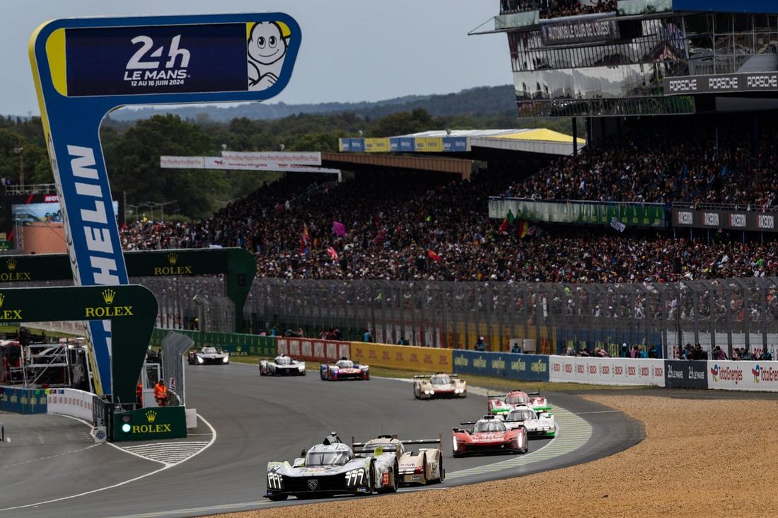  #93 Peugeot Totalenergies Peugeot 9X8: Jean-Eric Vergne, Mikkel Jensen, Nico Muller