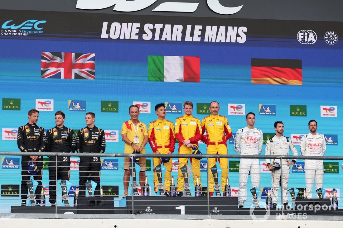 Podium HY Cup: Zwycięzca wyścigu #83 AF Corse Ferrari 499P: Robert Kubica, Robert Shwartzman, Yifei Ye, drugie miejsce #38 Hertz Team Jota Porsche 963: Jenson Button, Philip Hanson, Oliver Rasmussen, trzecie miejsce #99 Proton Competition Porsche 963: Har