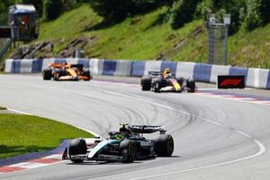 Lewis Hamilton, Mercedes F1 W15, Sergio Pérez, Red Bull Racing RB20, Oscar Piastri, McLaren MCL38