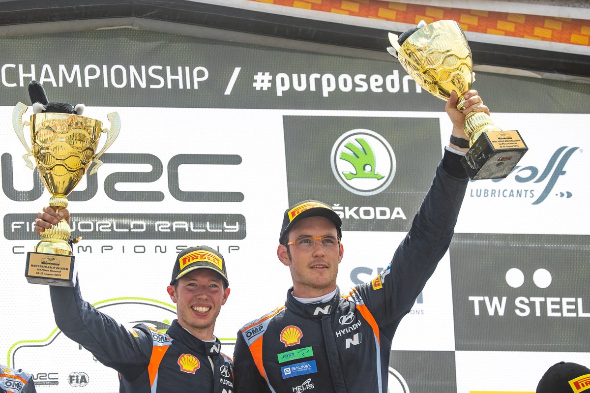 Podio: Thierry Neuville, Martijn Wydaeghe, Hyundai Motorsport Hyundai i20 Coupe WRC