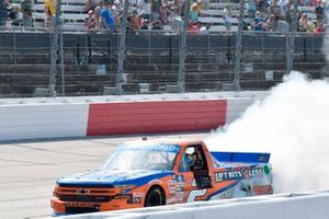 Race winner Sheldon Creed, GMS Racing, Chevrolet Silverado Liftkits4less.com