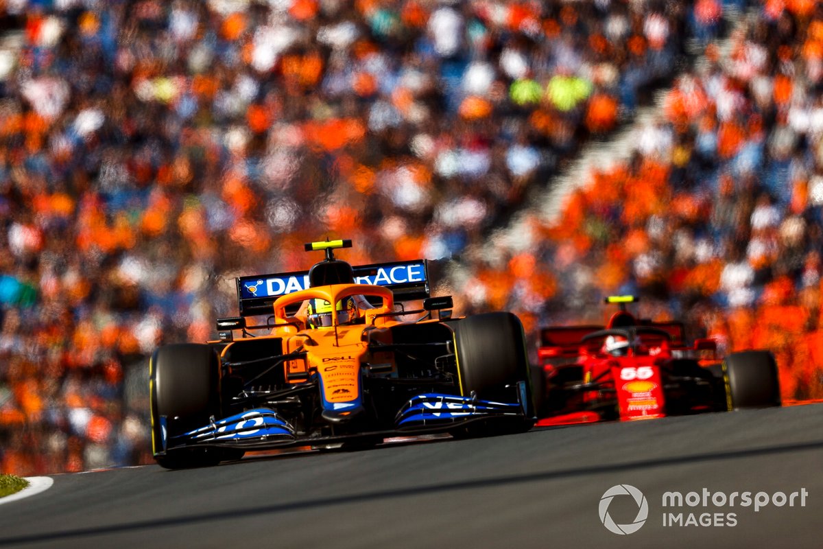 Lando Norris, McLaren MCL35M, Carlos Sainz Jr., Ferrari SF21
