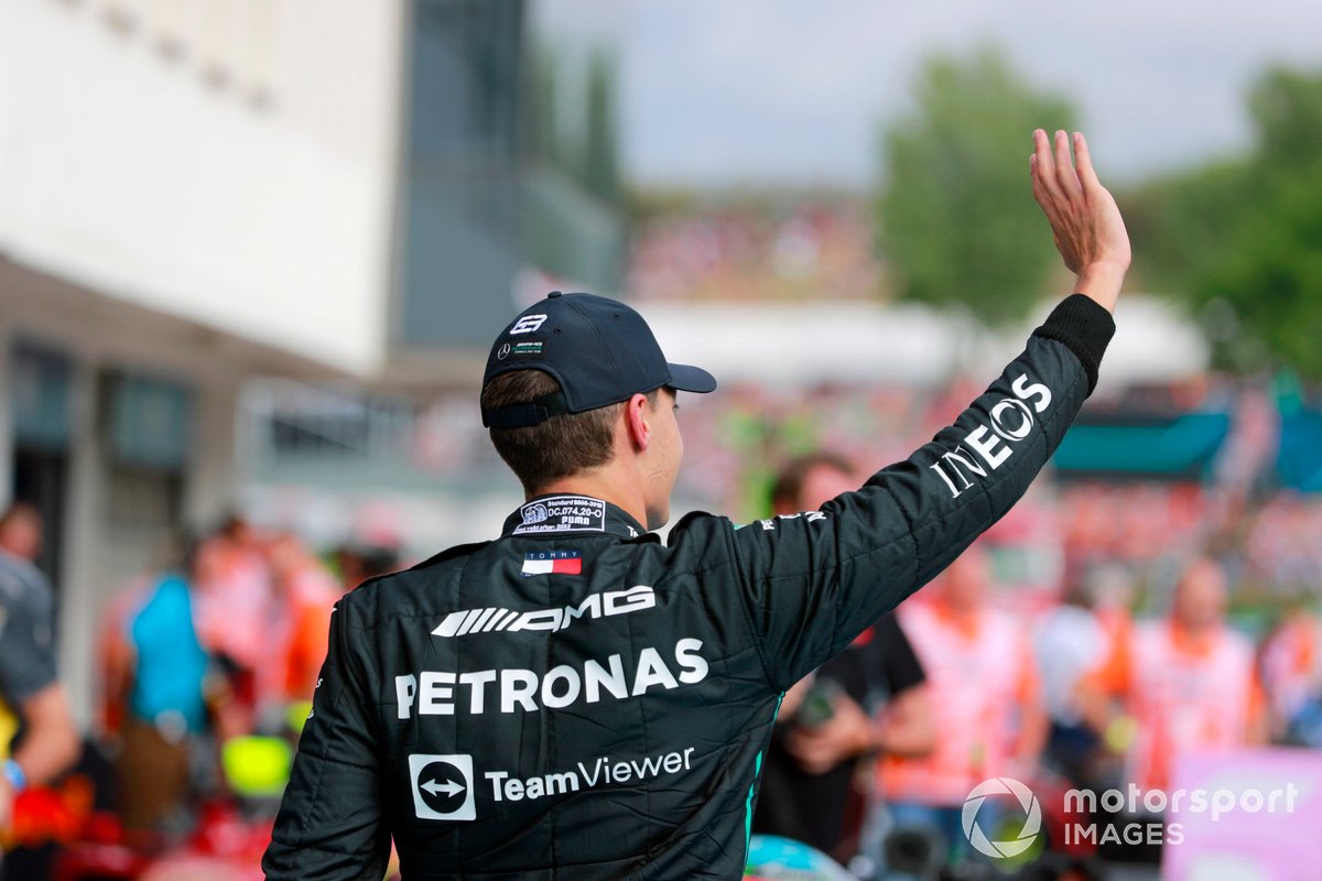 George Russell, Mercedes-AMG, festeggia dopo aver conquistato la pole position