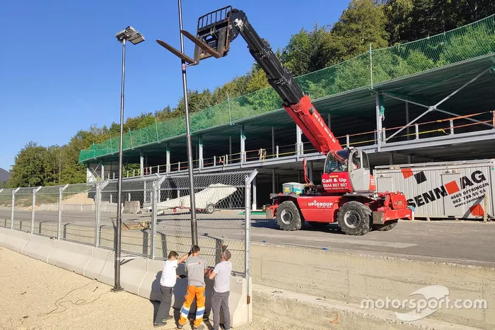 Fence and barrier test center