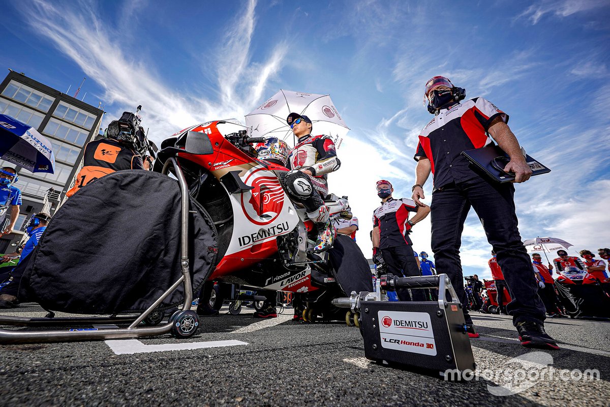Takaaki Nakagami, Team LCR Honda, berada di grid start