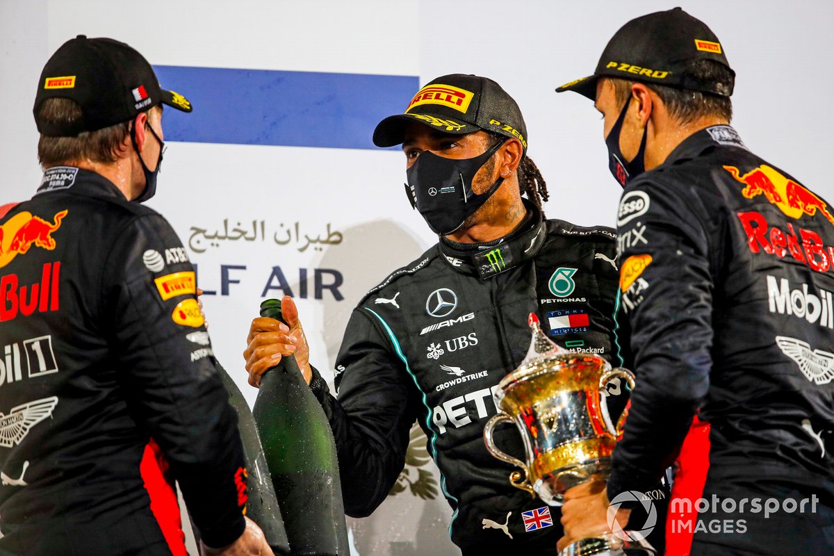 Max Verstappen, Red Bull Racing, Race Winner Lewis Hamilton, Mercedes-AMG F1 and Alex Albon, Red Bull Racing di podium