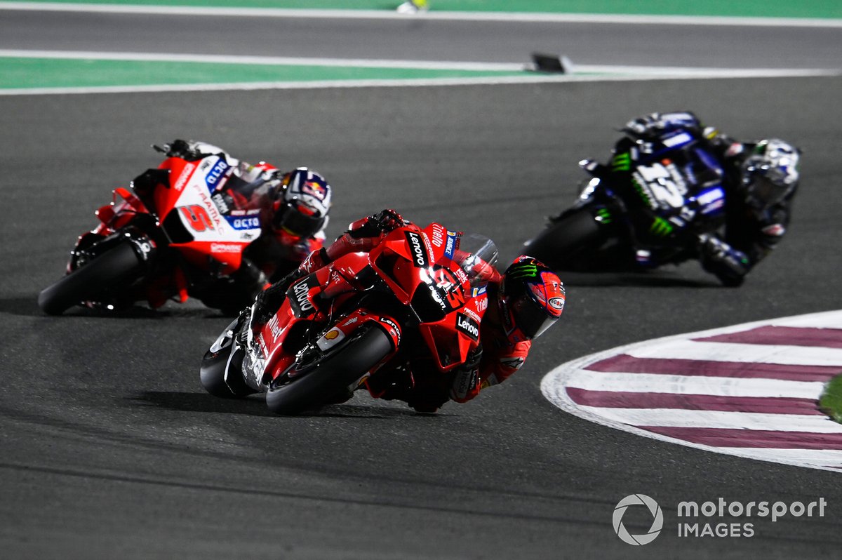 Pecco Bagnaia devant Johann Zarco et Maverick Viñales