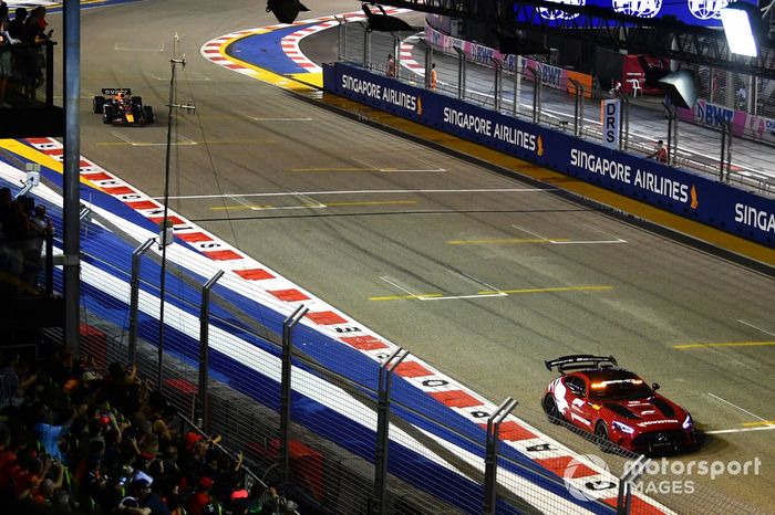 El Safety Car y Sergio Pérez, Red Bull Racing RB18