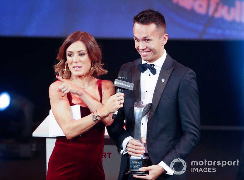 Alexander Albon, Red Bull Racing, gana el premio al Novato del Año