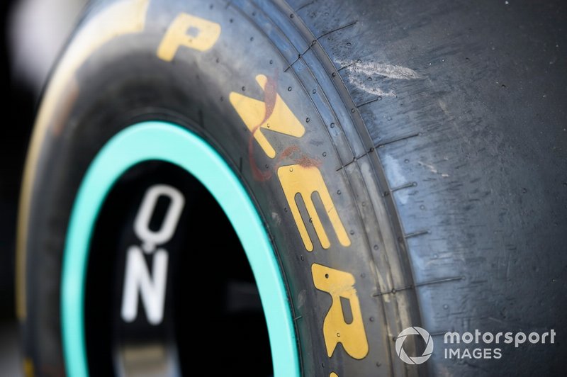 Un pneu Pirelli