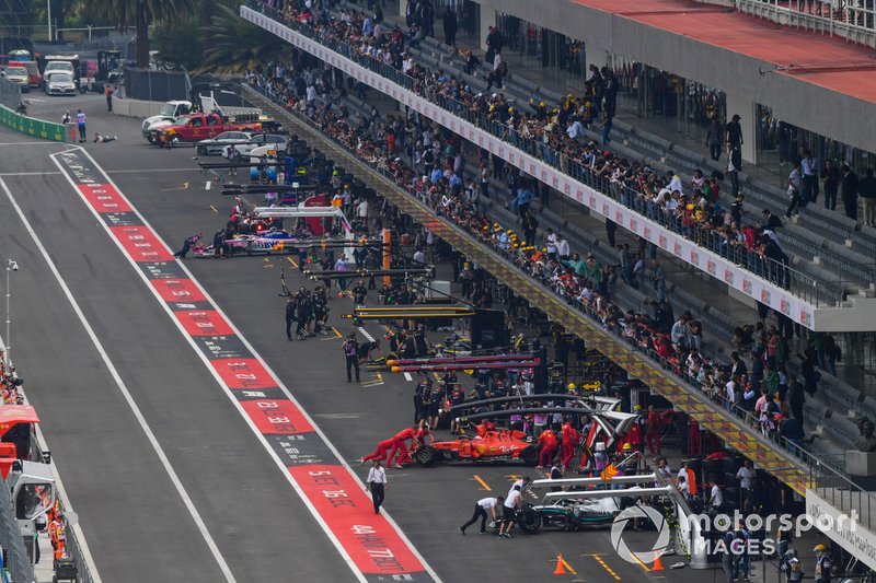 Pit lane atmosphere