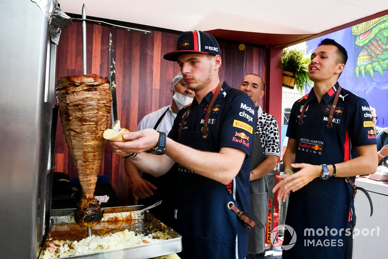 Max Verstappen, Red Bull Racing e Alex Albon, Red Bull Racing fanno i taco