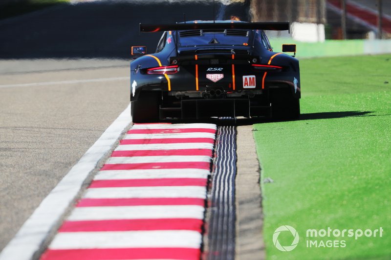 #86 Gulf Racing Porsche 911 RSR: Michael Wainwright, Benjamin Barker, Andrew Watson