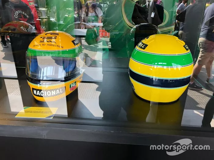 Cascos de Sennta en el tributo realizado al tres veces campeón de F1