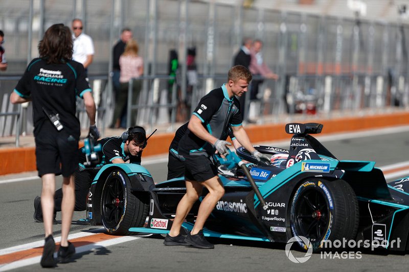 Mechanics push Mitch Evans, Panasonic Jaguar Racing, Jaguar I-Type 4 back into the garage