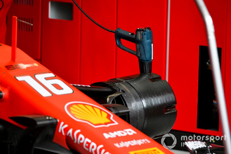 Ferrari wheel hub details