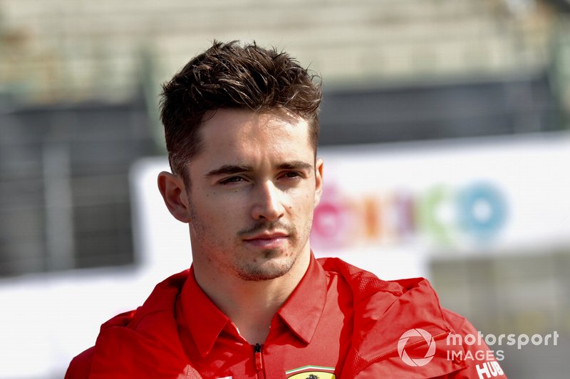 Charles Leclerc, Ferrari, ispeziona il tracciato