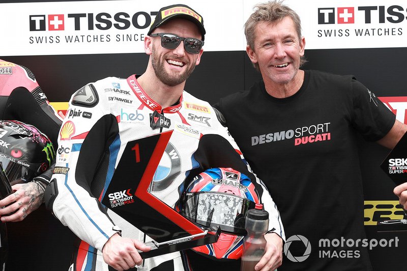 Polesitter Tom Sykes, BMW Motorrad WorldSBK Team, mit Troy Bayliss