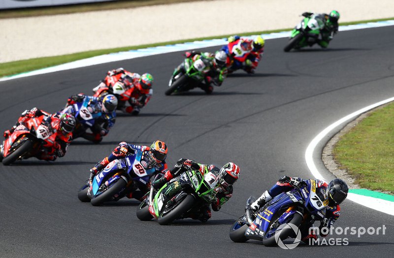 Loris Baz, Ten Kate Racing Yamaha, tras la caída