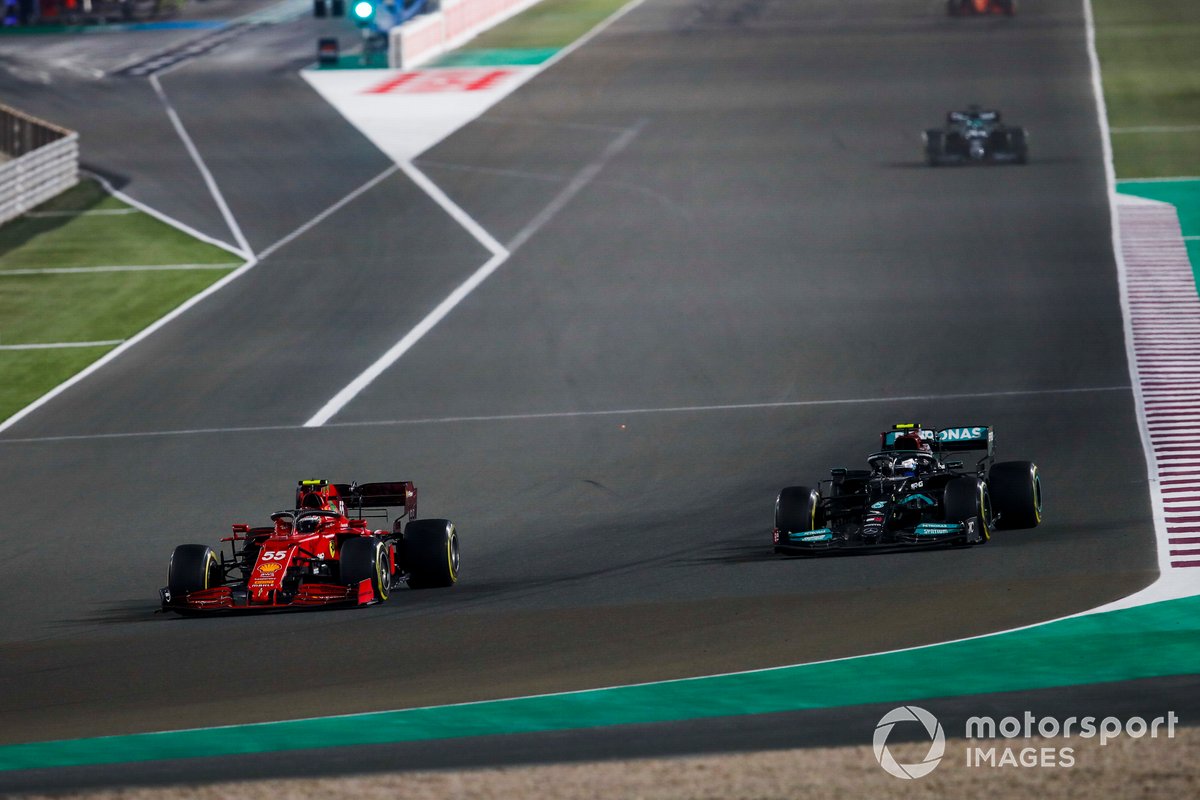 Carlos Sainz Jr, Ferrari SF21, Valtteri Bottas, Mercedes W12