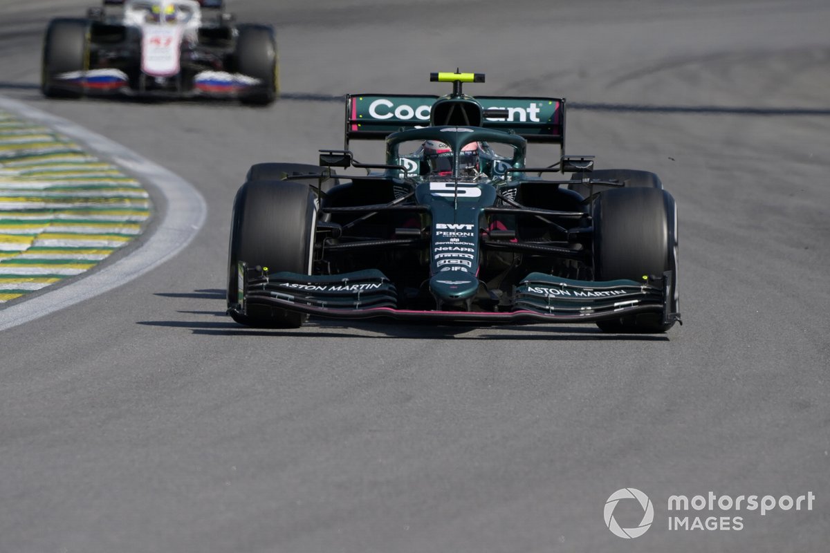 Sebastian Vettel, Aston Martin AMR21, Mick Schumacher, Haas VF-21