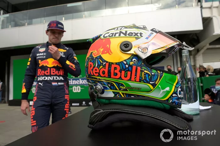 Segundo puesto Max Verstappen, Red Bull Racing, en el Parc Ferme tras la clasificación