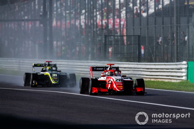Robert Shwartzman, PREMA Racing e Logan Sargeant, Carlin Buzz Racing