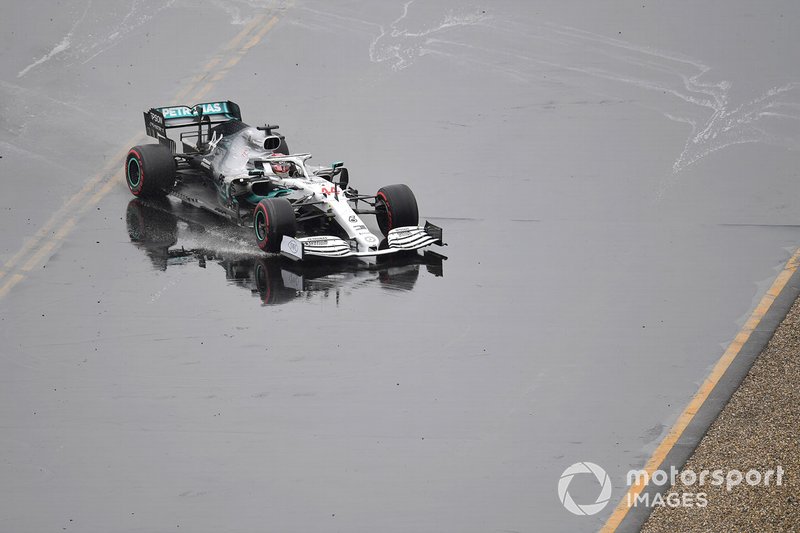 Choque de Lewis Hamilton, Mercedes AMG F1 W10 con el muro