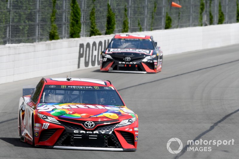 Kyle Busch, Joe Gibbs Racing, Toyota Camry M&M's Skittles, Erik Jones, Joe Gibbs Racing, Toyota Camry Reser's Main St Bistro