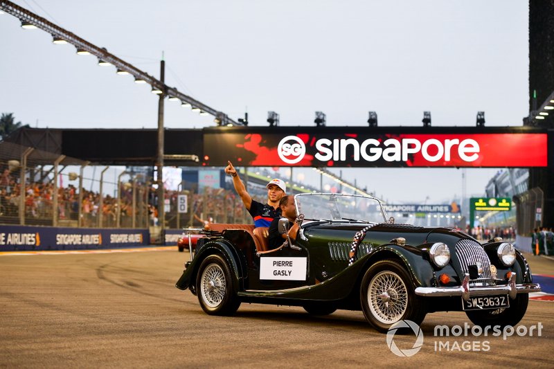 Pierre Gasly, Toro Rosso, in the drivers parade