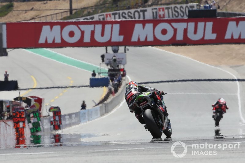 Jonathan Rea, Kawasaki Racing Team segue Chaz Davies, Aruba.it Racing-Ducati Team