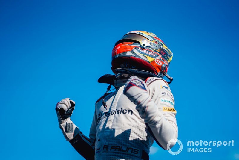 ganador de la carrera Robin Frijns, Envision Virgin Racing celebra en parc ferme