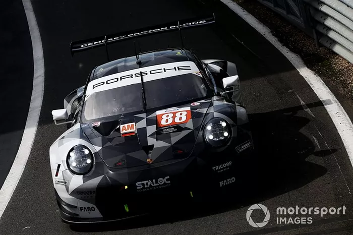 #88 Dempsey-Proton Racing Porsche 911 RSR: Thomas Preining, Gianluca Giraudi, Ricardo Sanchez