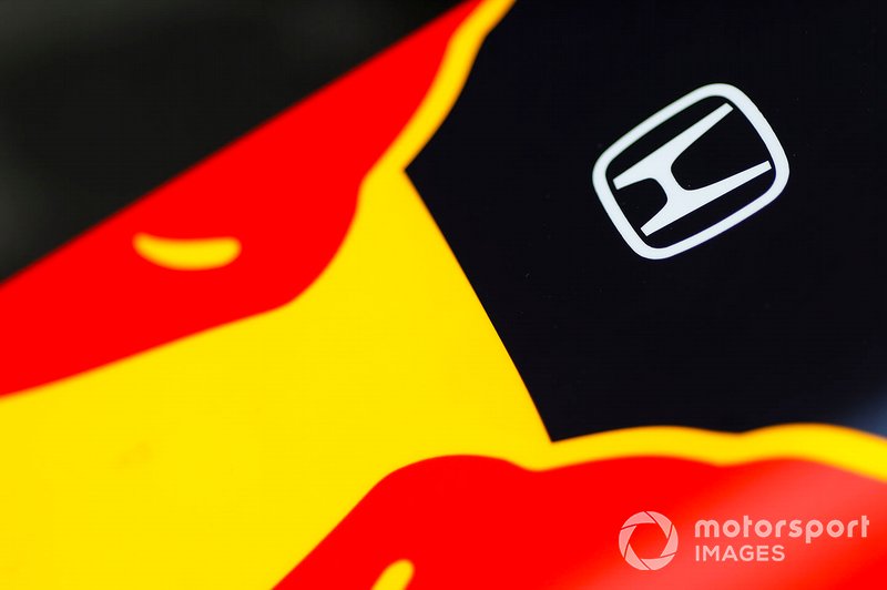 Logo della Honda su una Red Bull