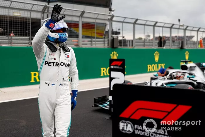 Ganador de la pole Valtteri Bottas, Mercedes AMG F1 celebra en Parc Ferme 