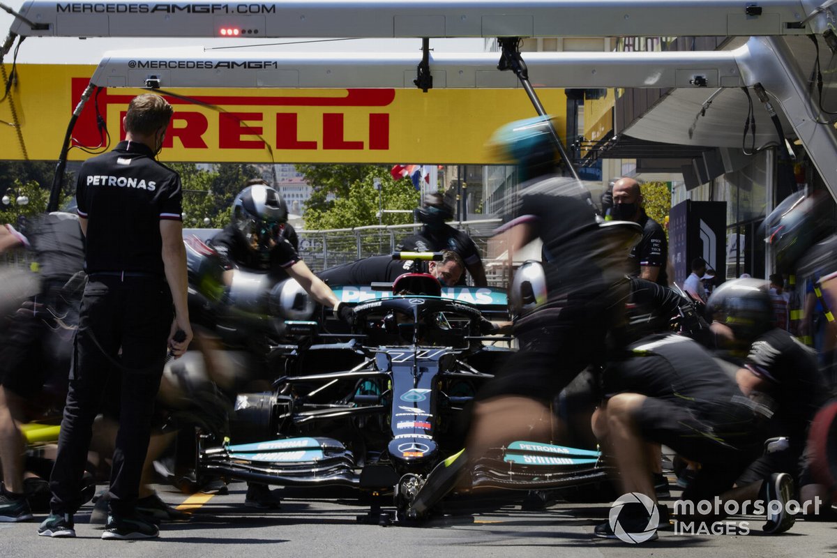 Valtteri Bottas, Mercedes W12, ai box