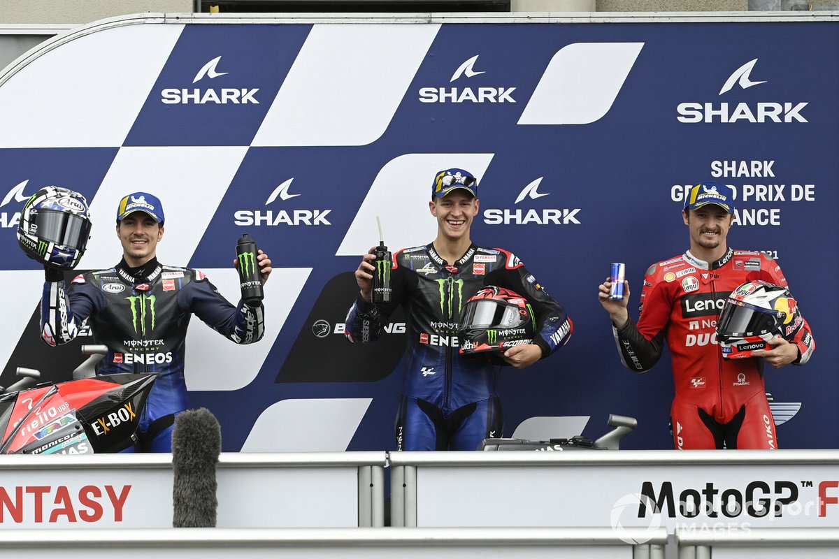 Ganador de la pole Fabio Quartararo, Yamaha Factory Racing, segundo puesto Maverick Viñales, Yamaha Factory Racing, y tercer puesto Jack Miller, Ducati Team