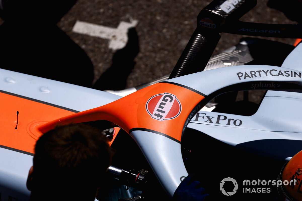 Logo Gulf sull'halo della McLaren MCL35M