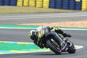 Valentino Rossi, Yamaha Factory Racing, évite de peu la chute