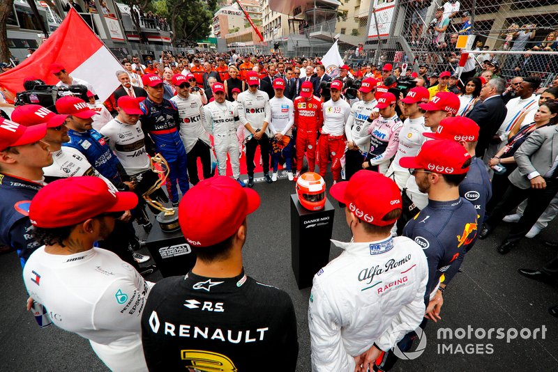 Pilotlardan Niki Lauda anısına