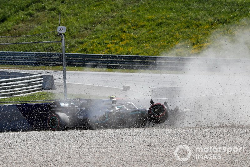 Choque de Valtteri Bottas, Mercedes AMG W10