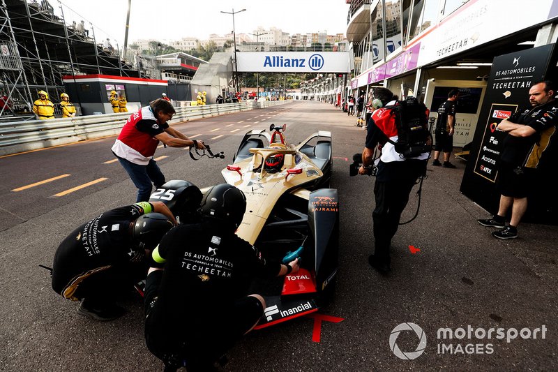 Jean-Eric Vergne, DS TECHEETAH, DS E-Tense FE19 in the pit lane