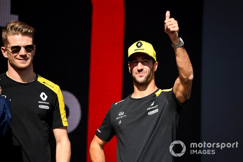 Nico Hulkenberg, Renault F1 Team and Daniel Ricciardo, Renault on the stage at the Fan Zone