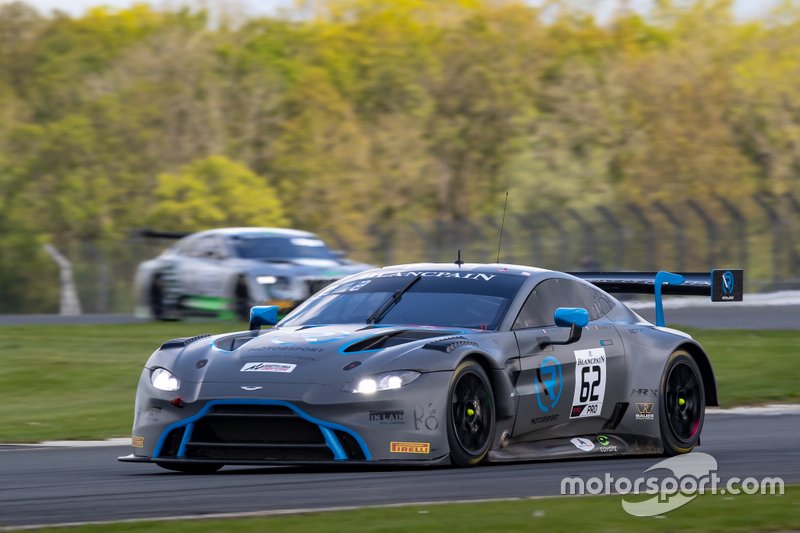 #62 R-Motorsport Aston Martin Vantage AMR GT3: Matthieu Vaxivie?re, Matt Parry, Maxime Martin