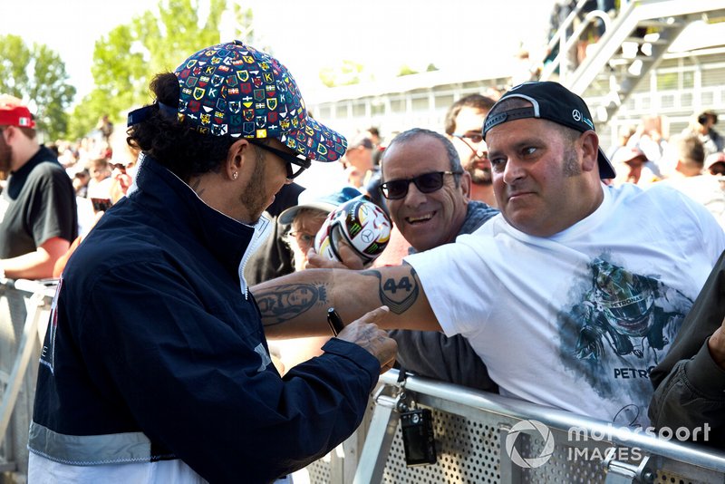 Lewis Hamilton, Mercedes AMG F1 looks at a tattoo of a fan
