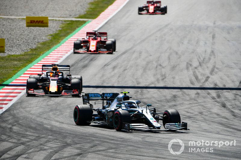 Valtteri Bottas, Mercedes AMG W10, Max Verstappen, Red Bull Racing RB15, y Sebastian Vettel, Ferrari SF90