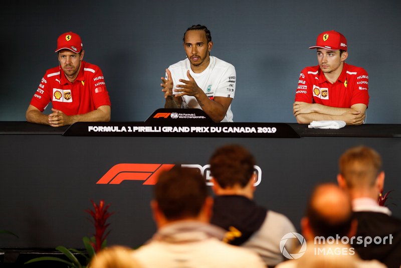 Sebastian Vettel, Ferrari, Lewis Hamilton, Mercedes AMG F1 e Charles Leclerc, Ferrari alla conferenza stampa
